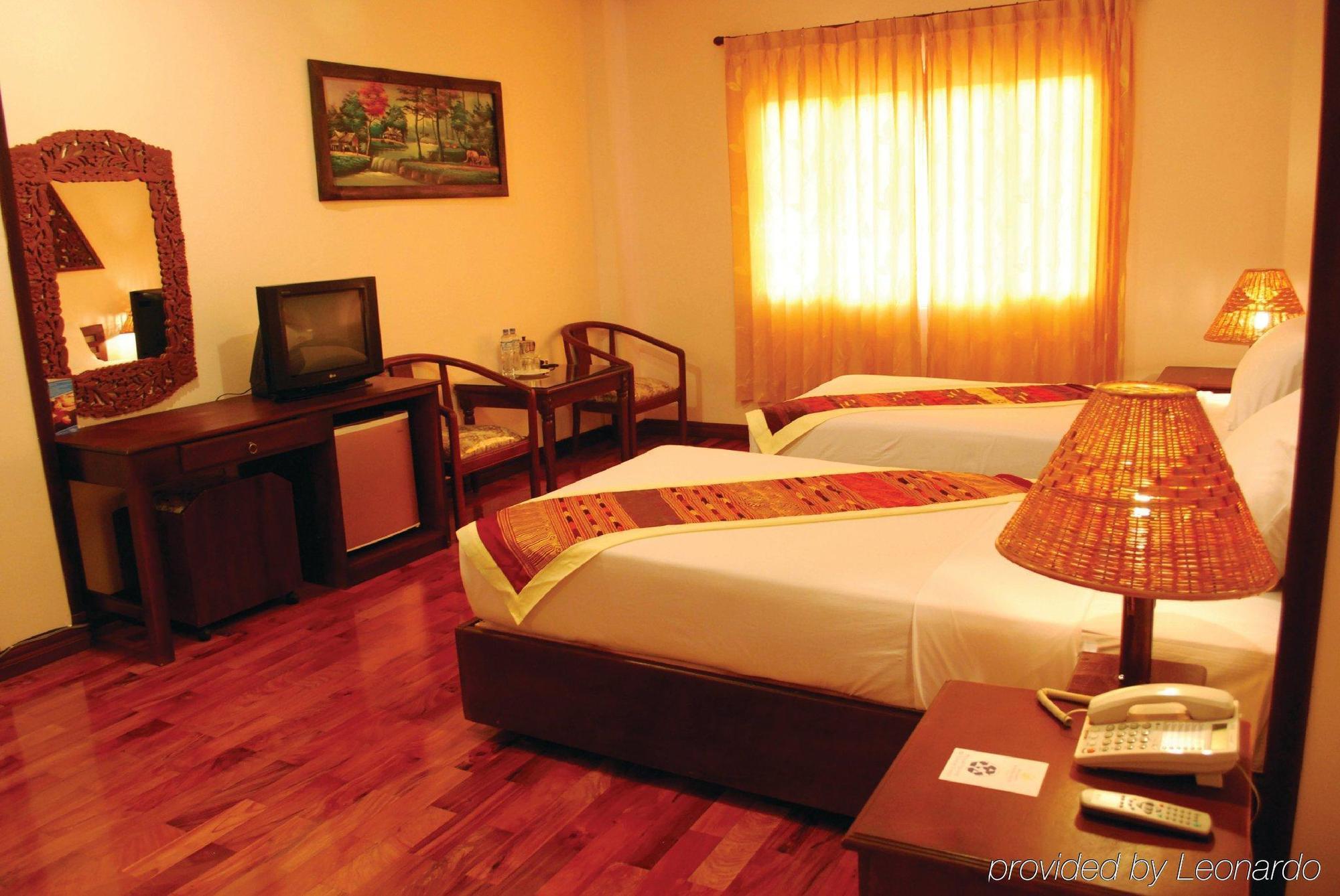 Sengtawan Riverside Hotel Виентиане Стая снимка