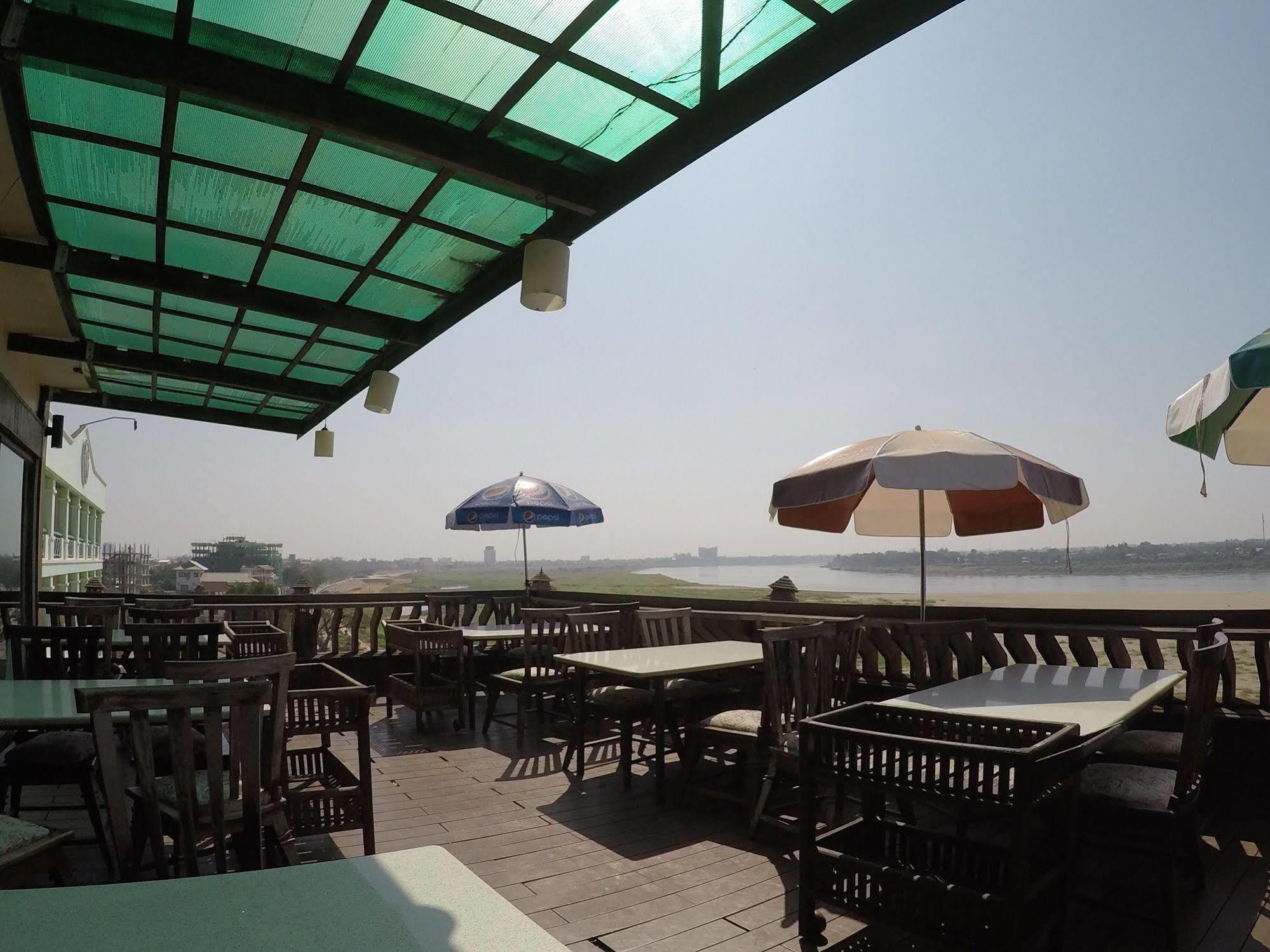 Sengtawan Riverside Hotel Виентиане Екстериор снимка