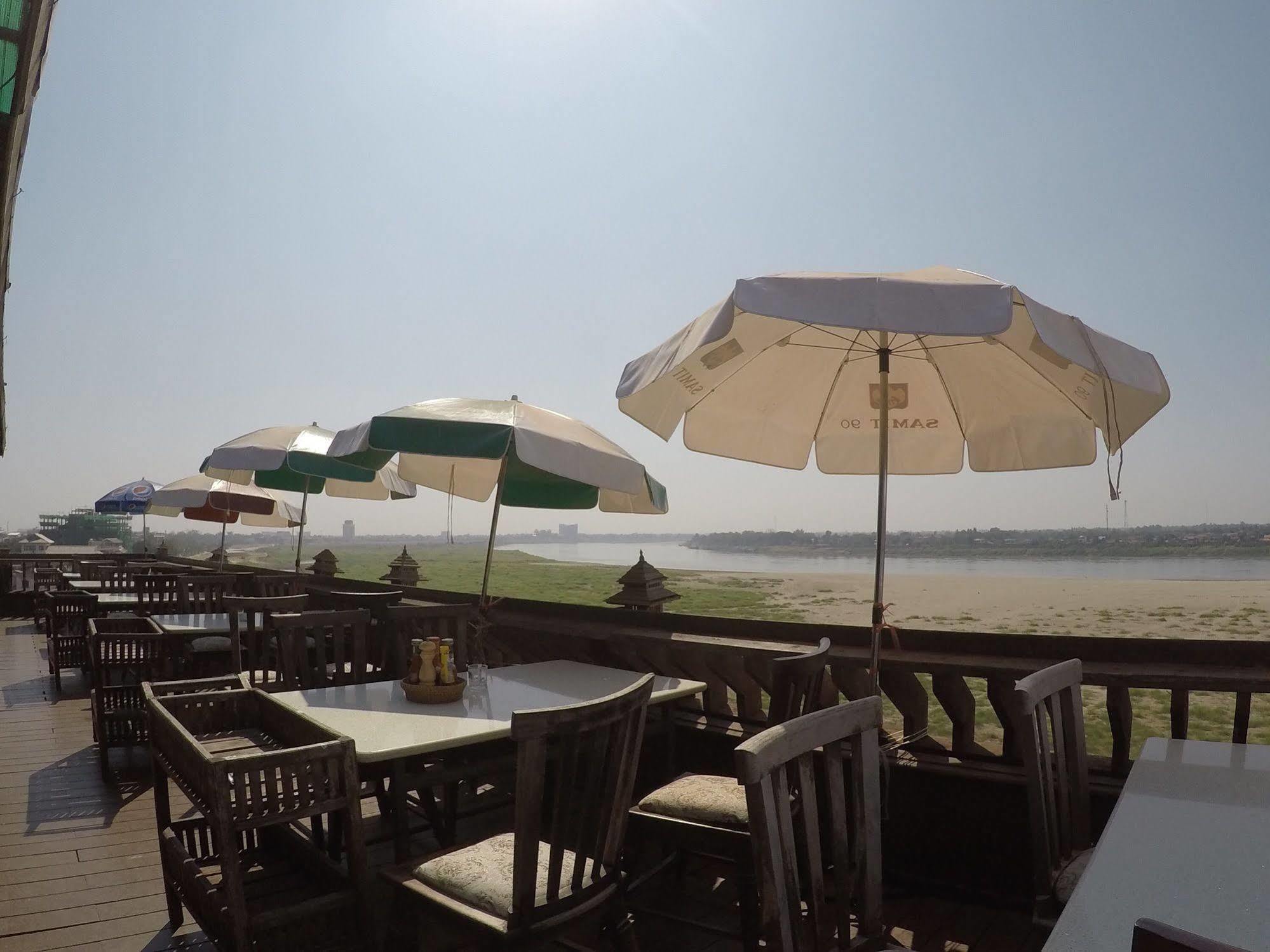 Sengtawan Riverside Hotel Виентиане Екстериор снимка