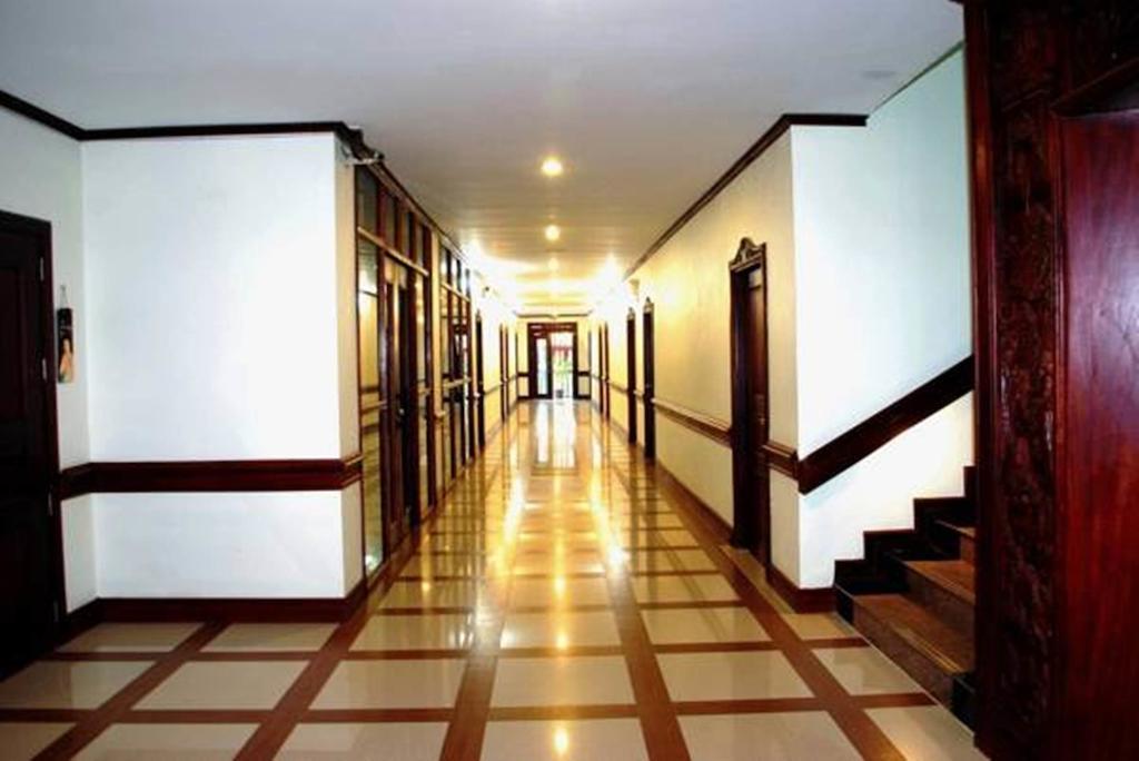 Sengtawan Riverside Hotel Виентиане Интериор снимка