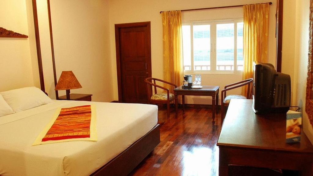 Sengtawan Riverside Hotel Виентиане Стая снимка
